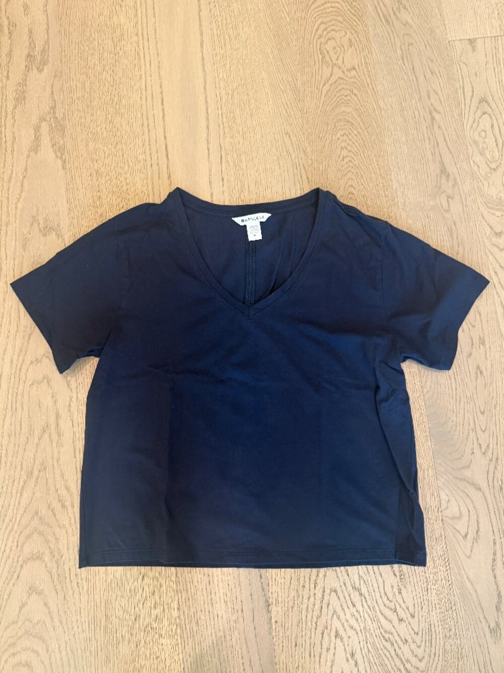 Athleta Essential V-Neck Tee | Medium | Navy Blue | SUPIMA Cotton | EUC